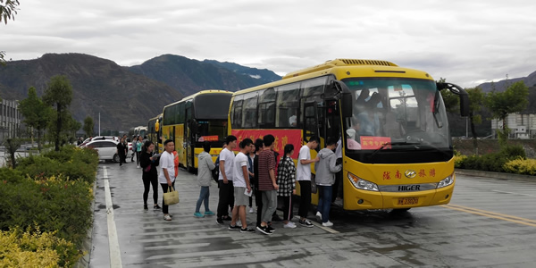 愛(ài)心送考 奉獻(xiàn)社會(huì)