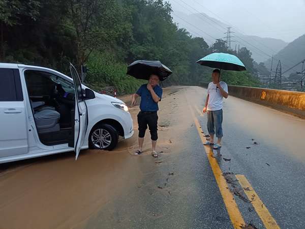 聞汛而動 主動作為 --隴運(yùn)集團(tuán)公司迅速行動全力做好防汛搶險和運(yùn)輸保障工作